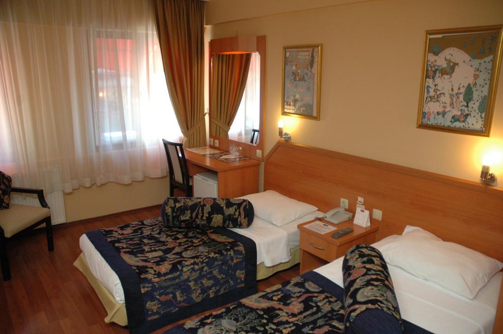 اسطنبول Hotel Santa Pera الغرفة الصورة